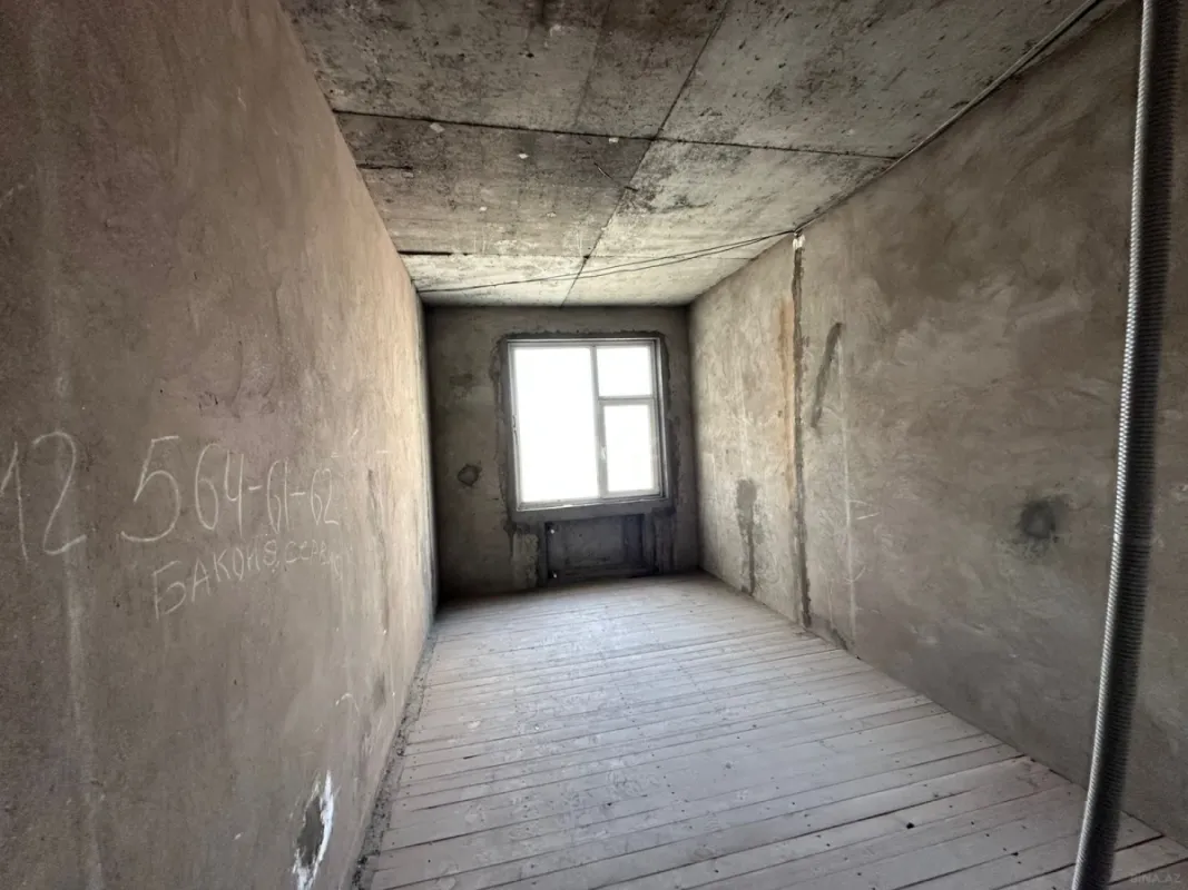 Satılır 4 otaqlı mənzil 181 m²