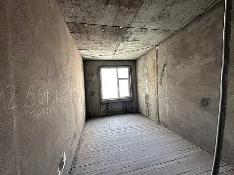 Satılır 4 otaqlı mənzil 181 m²