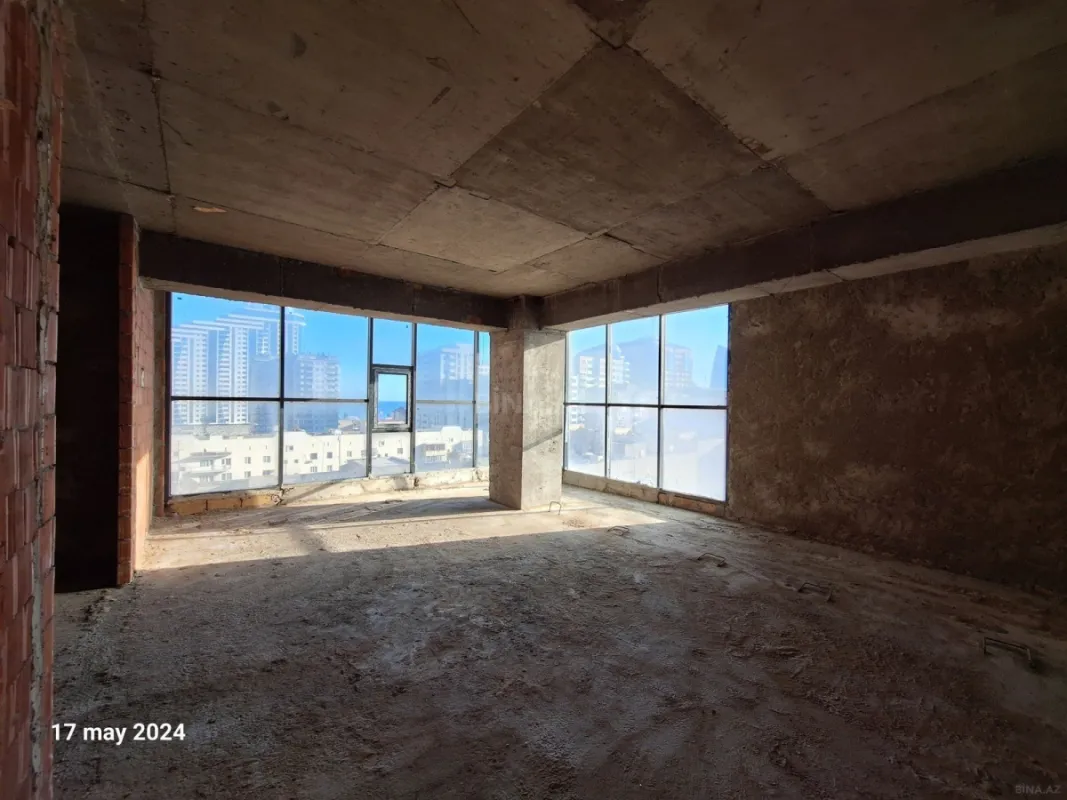 Satılır 4 otaqlı mənzil 202 m²