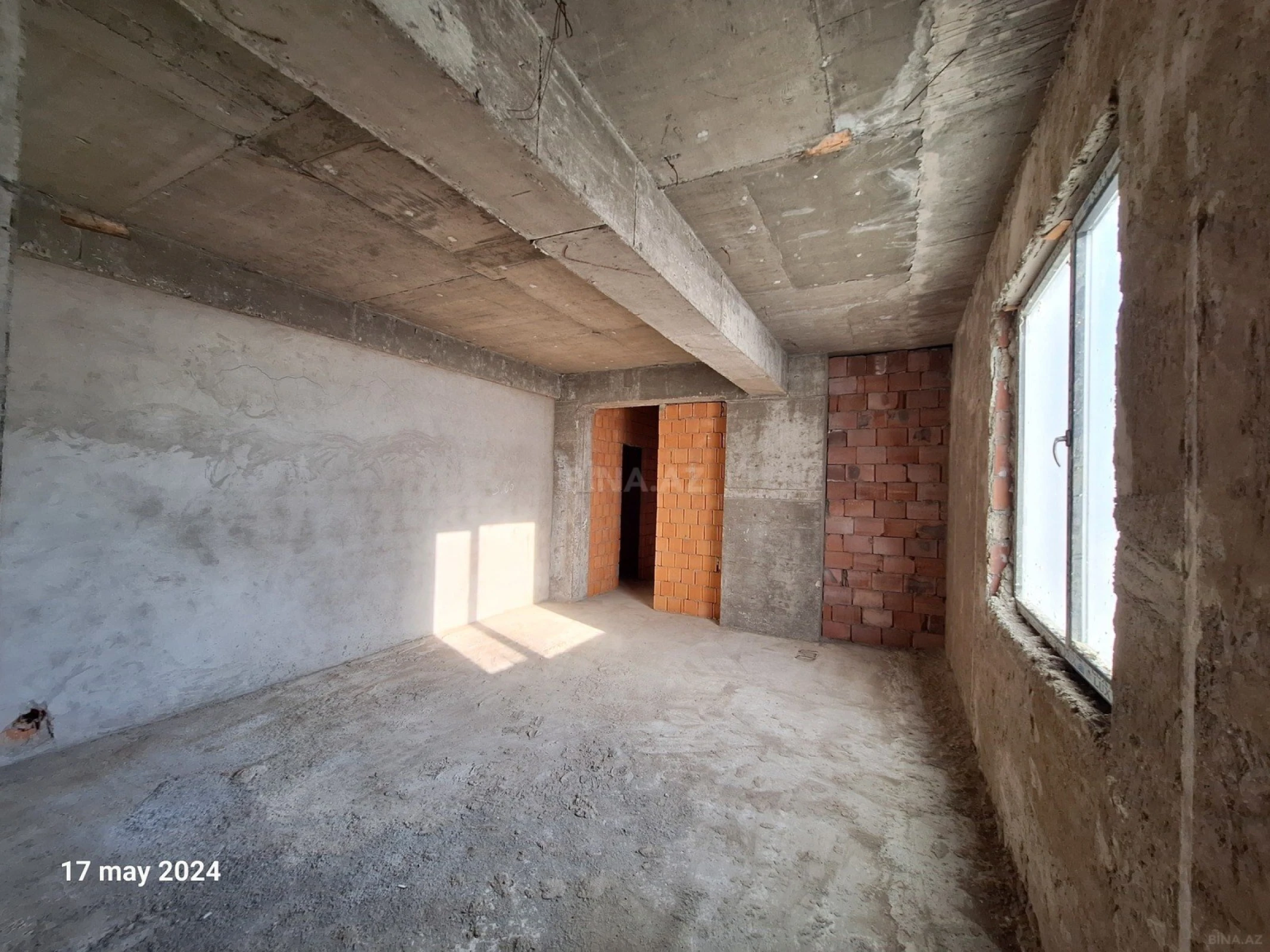 Satılır 4 otaqlı mənzil 202 m²