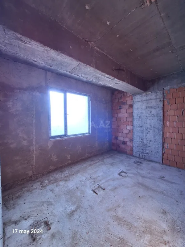 Satılır 4 otaqlı mənzil 202 m²