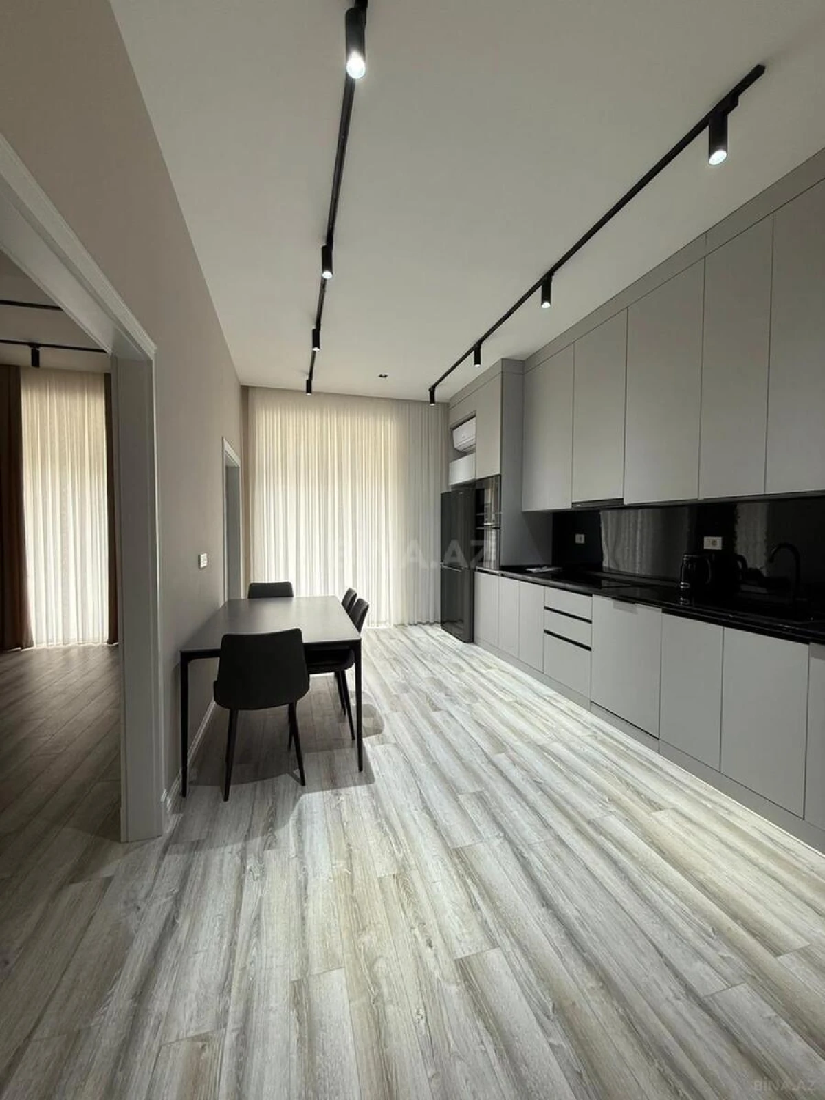 Kirayə verilir 2 otaqlı mənzil 95 m²