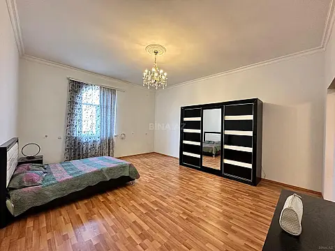 Satılır 12 otaqlı həyət evi 1200 m²