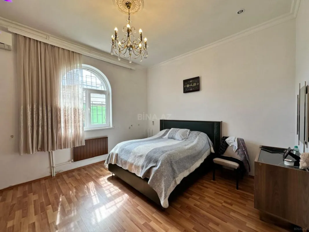 Satılır 12 otaqlı həyət evi 1200 m²