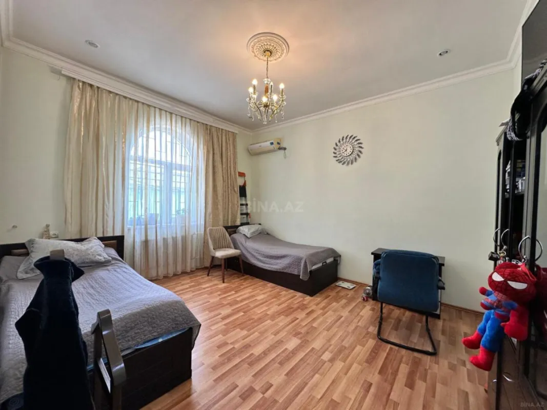 Satılır 12 otaqlı həyət evi 1200 m²