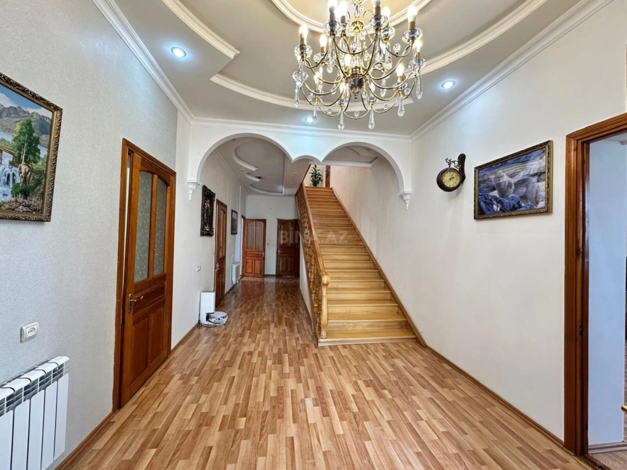 Satılır 12 otaqlı həyət evi 1200 m²