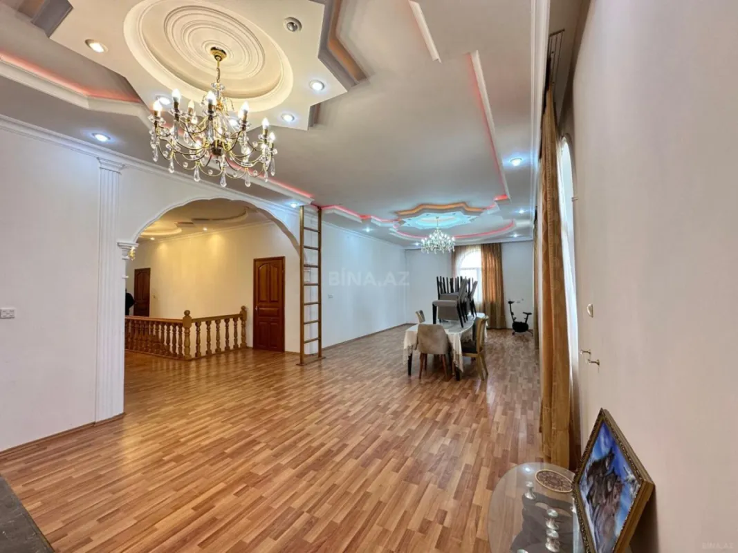 Satılır 12 otaqlı həyət evi 1200 m²