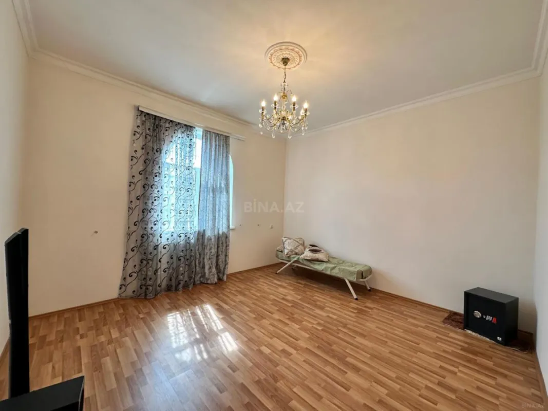 Satılır 12 otaqlı həyət evi 1200 m²