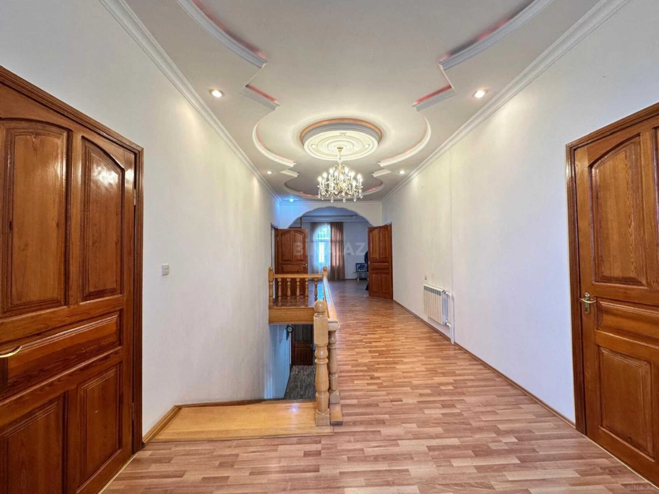 Satılır 12 otaqlı həyət evi 1200 m²