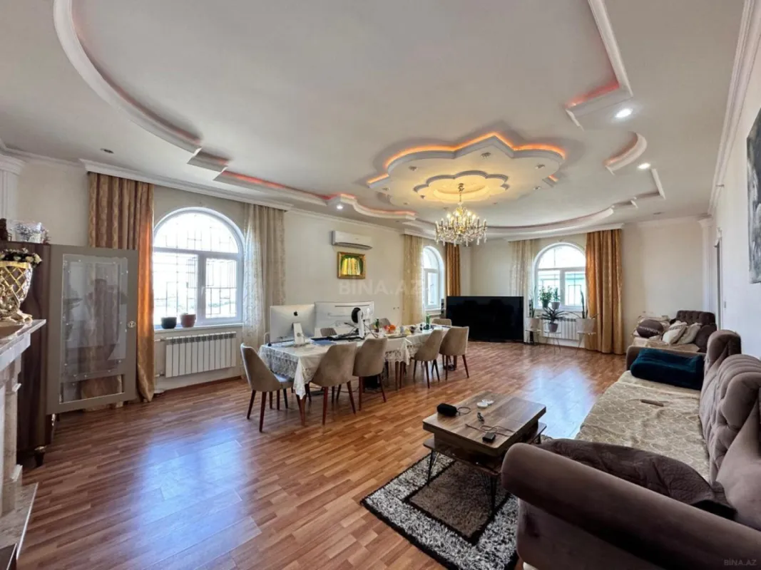 Satılır 12 otaqlı həyət evi 1200 m²