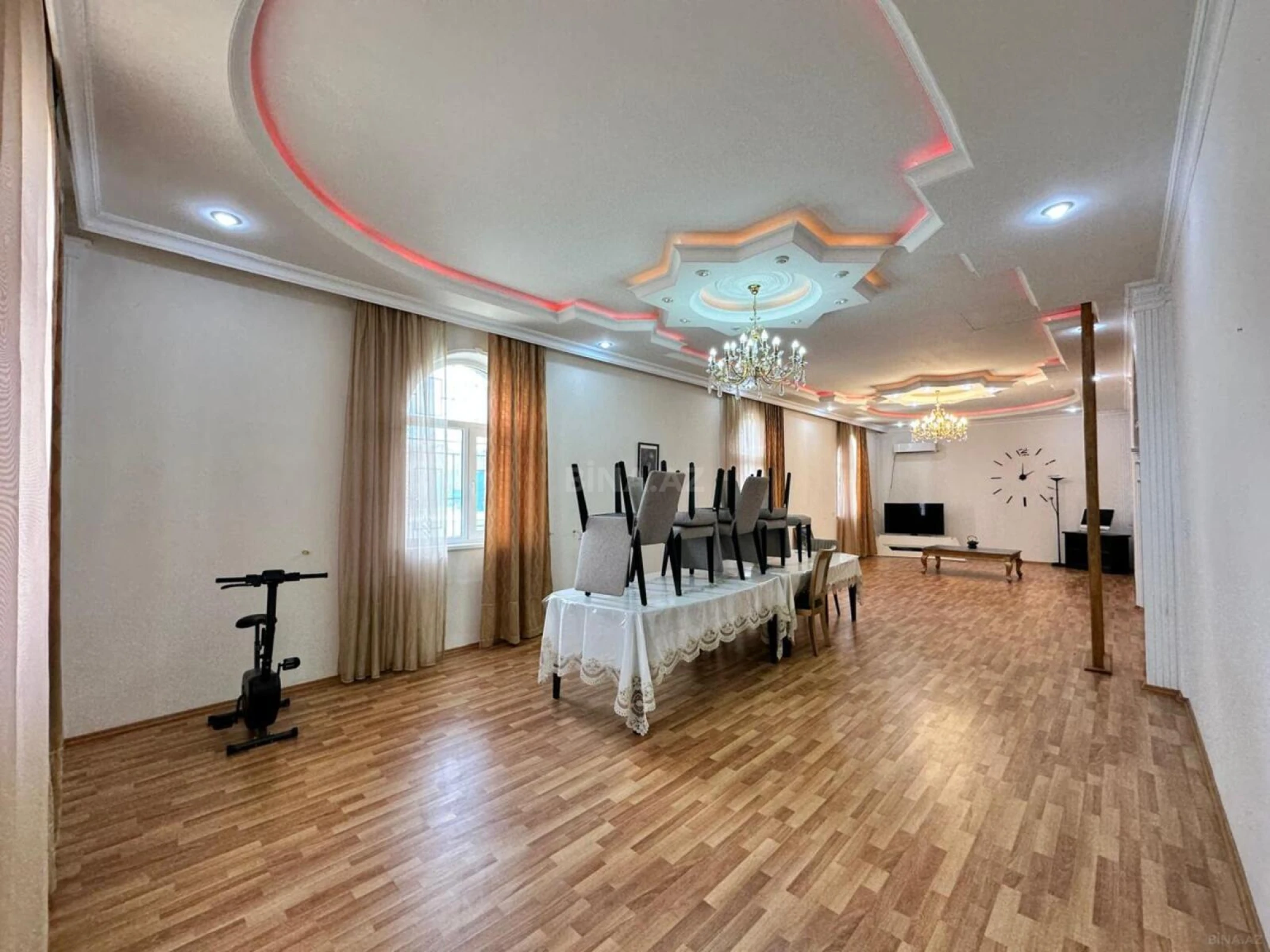 Satılır 12 otaqlı həyət evi 1200 m²