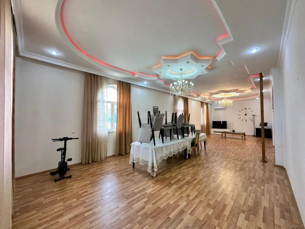 Satılır 12 otaqlı həyət evi 1200 m²