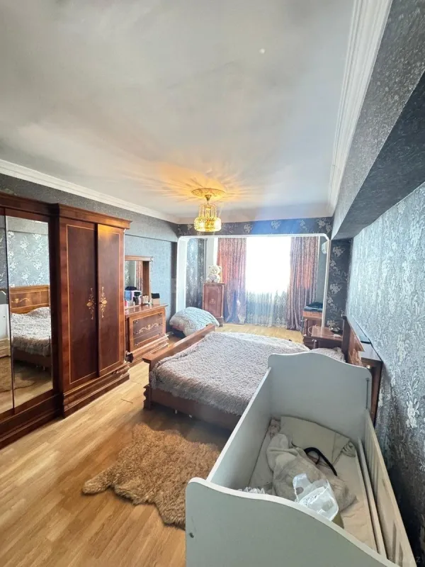 Satılır 4 otaqlı mənzil 120 m²