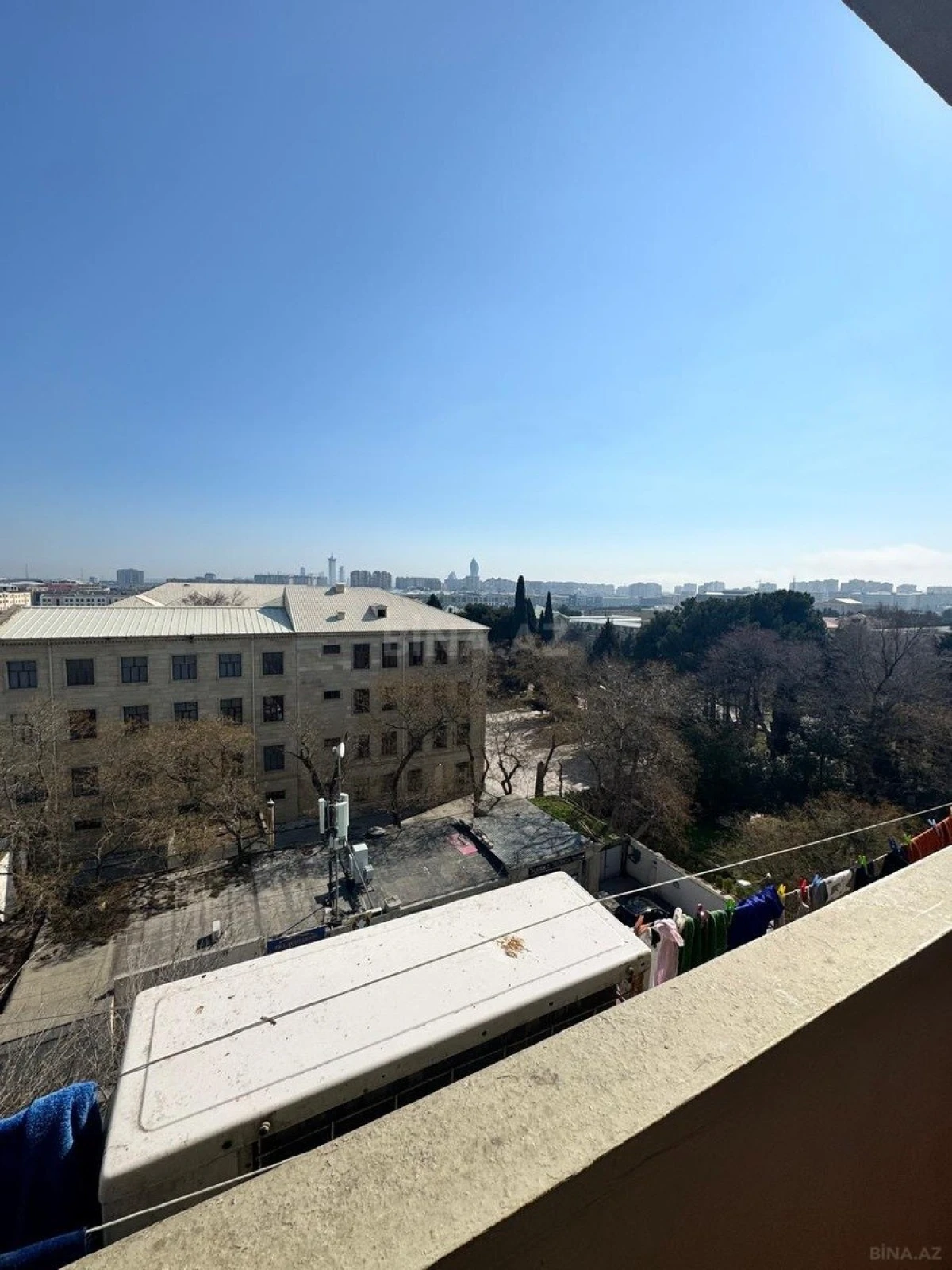 Satılır 4 otaqlı mənzil 120 m²