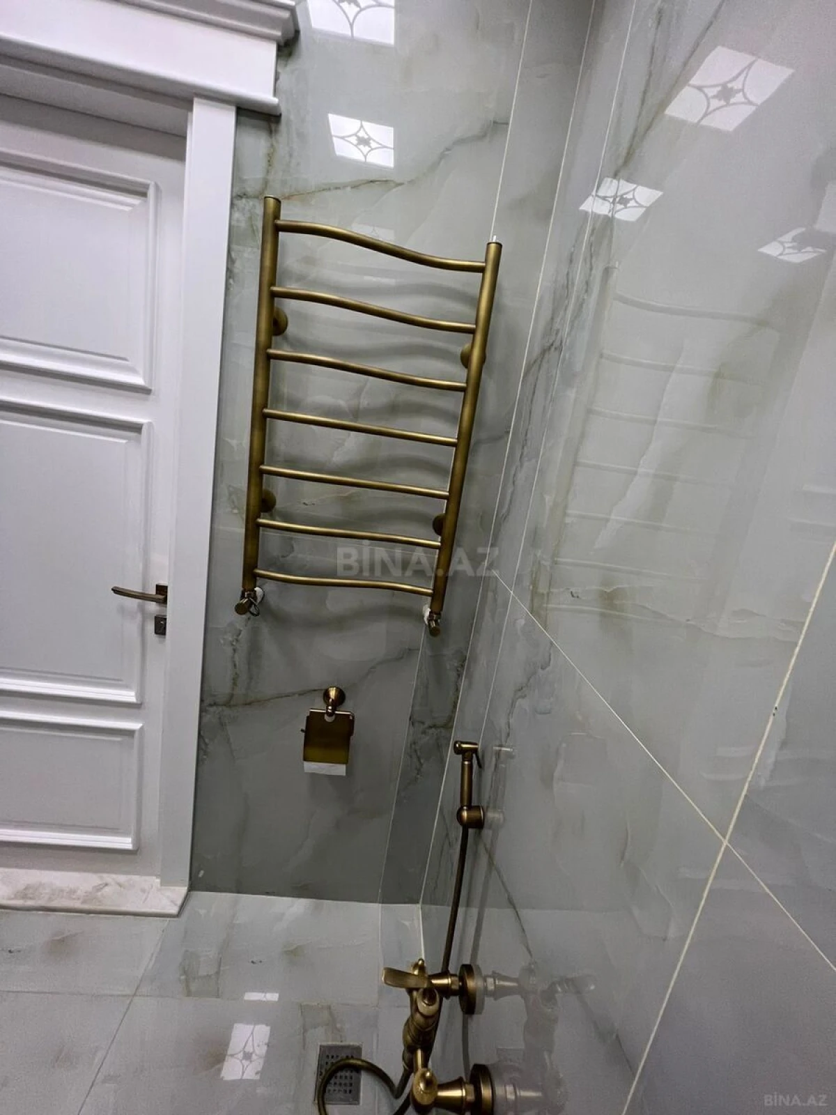 Satılır 3 otaqlı mənzil 147 m²