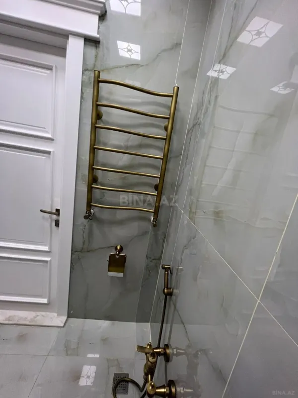 Satılır 3 otaqlı mənzil 147 m²