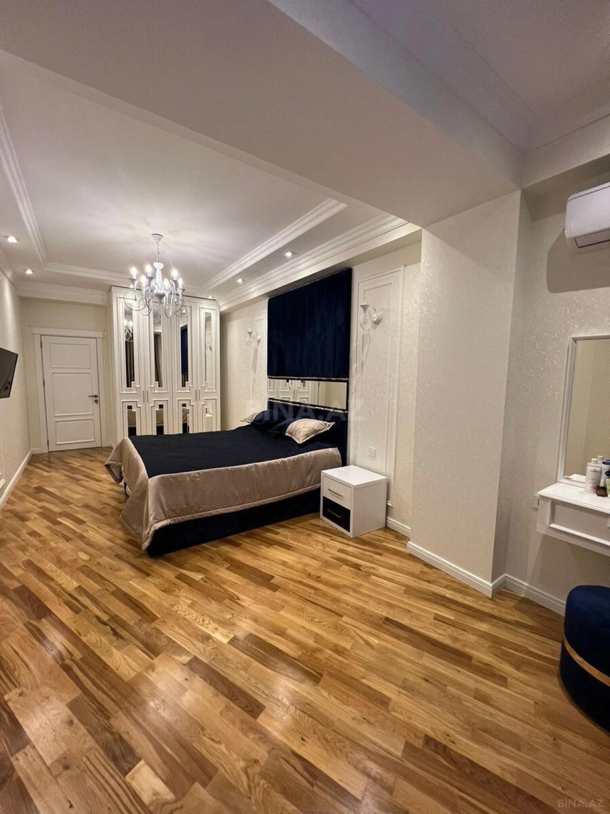 Satılır 3 otaqlı mənzil 147 m²