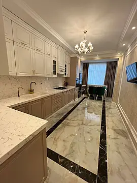 Satılır 3 otaqlı mənzil 147 m²