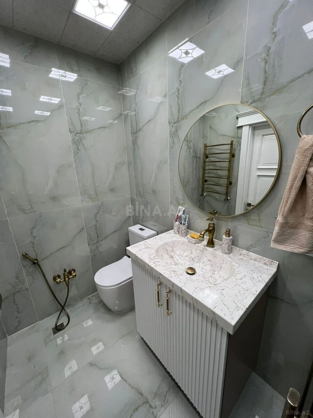 Satılır 3 otaqlı mənzil 147 m²