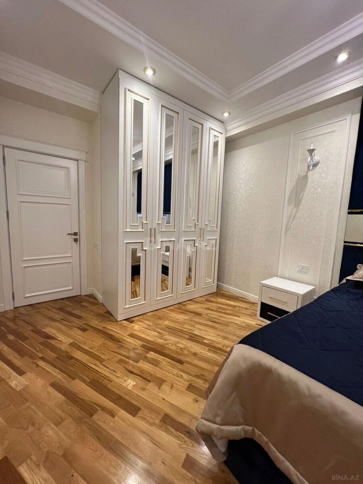 Satılır 3 otaqlı mənzil 147 m²