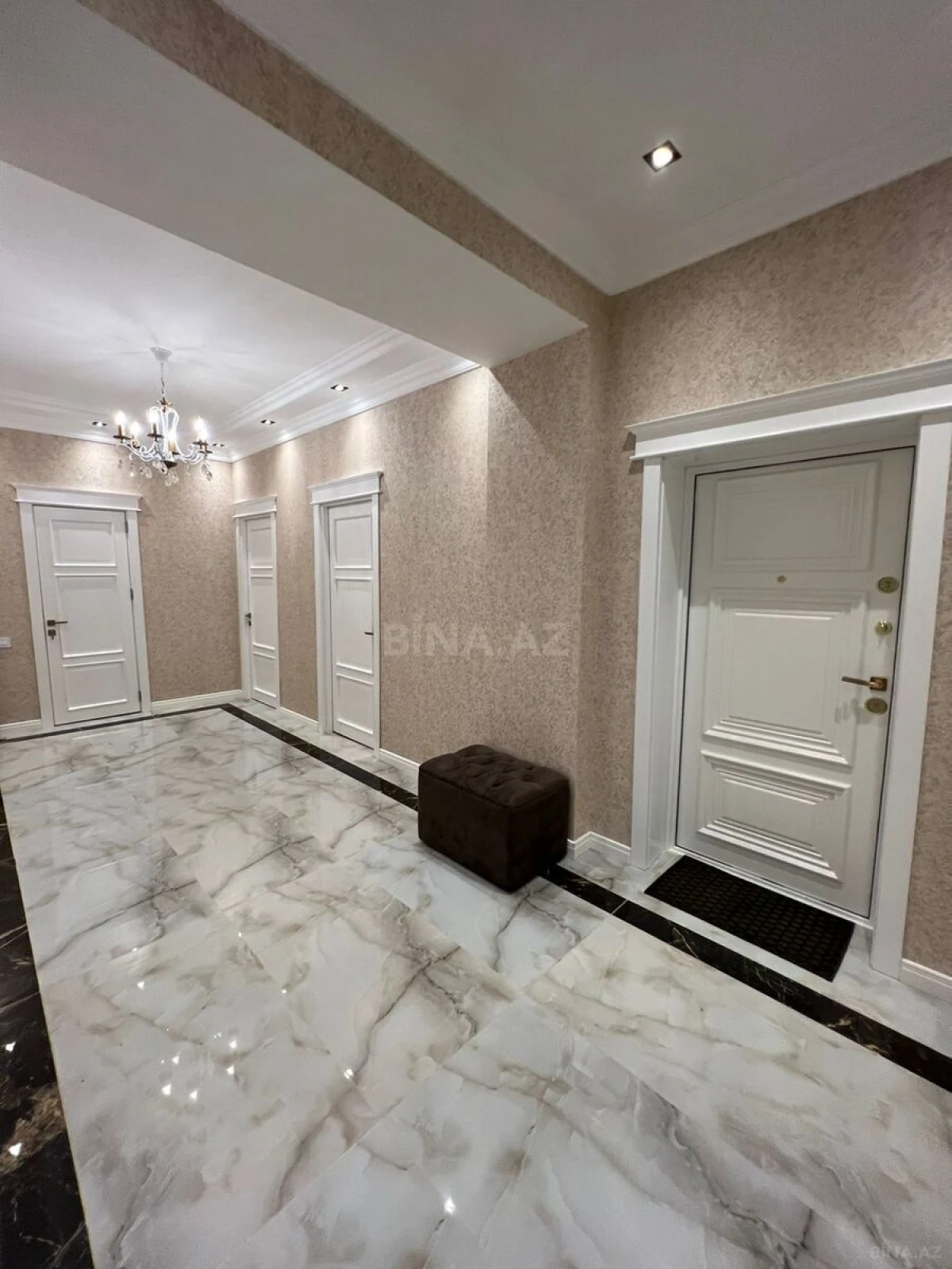 Satılır 3 otaqlı mənzil 147 m²