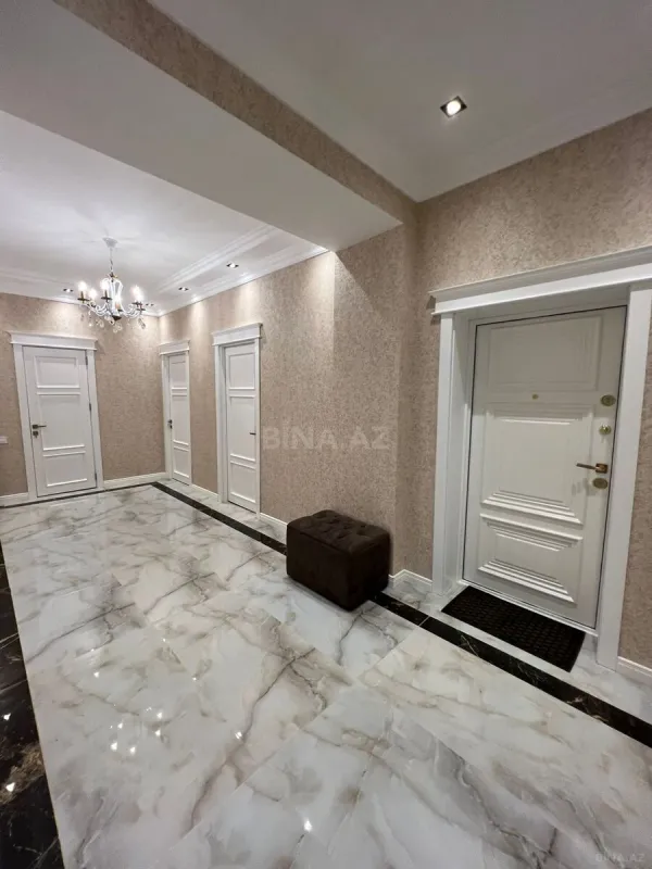 Satılır 3 otaqlı mənzil 147 m²