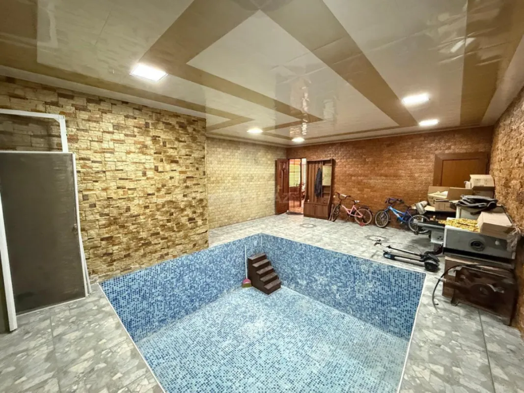 Satılır obyekt 1600 m²