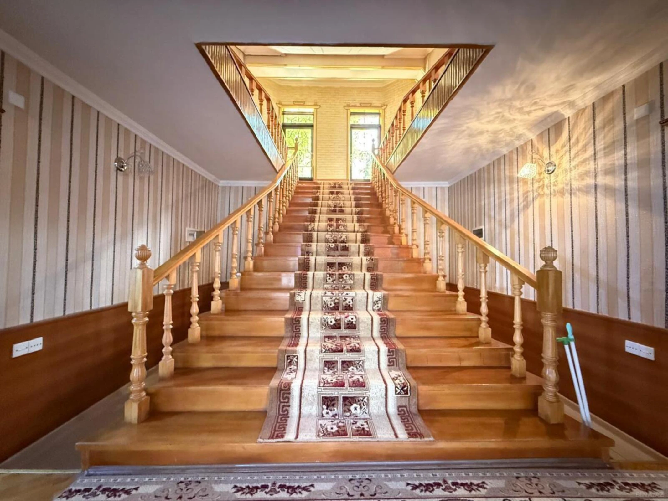 Satılır obyekt 1600 m²