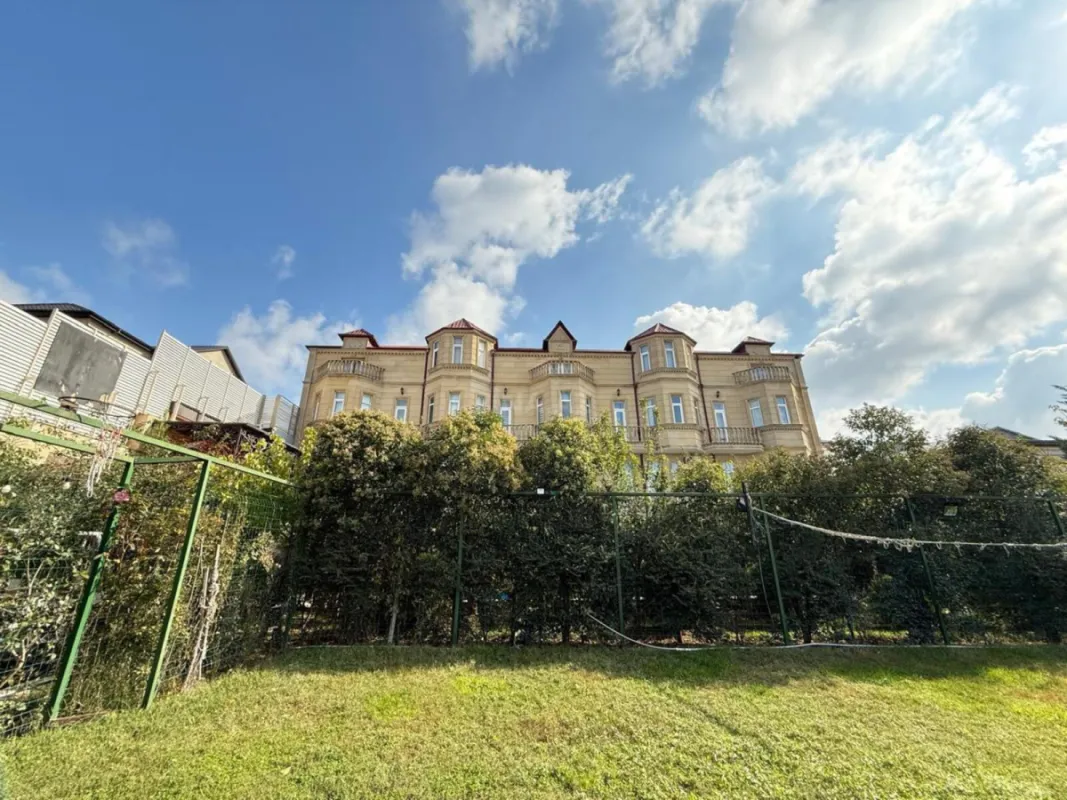 Satılır obyekt 1600 m²