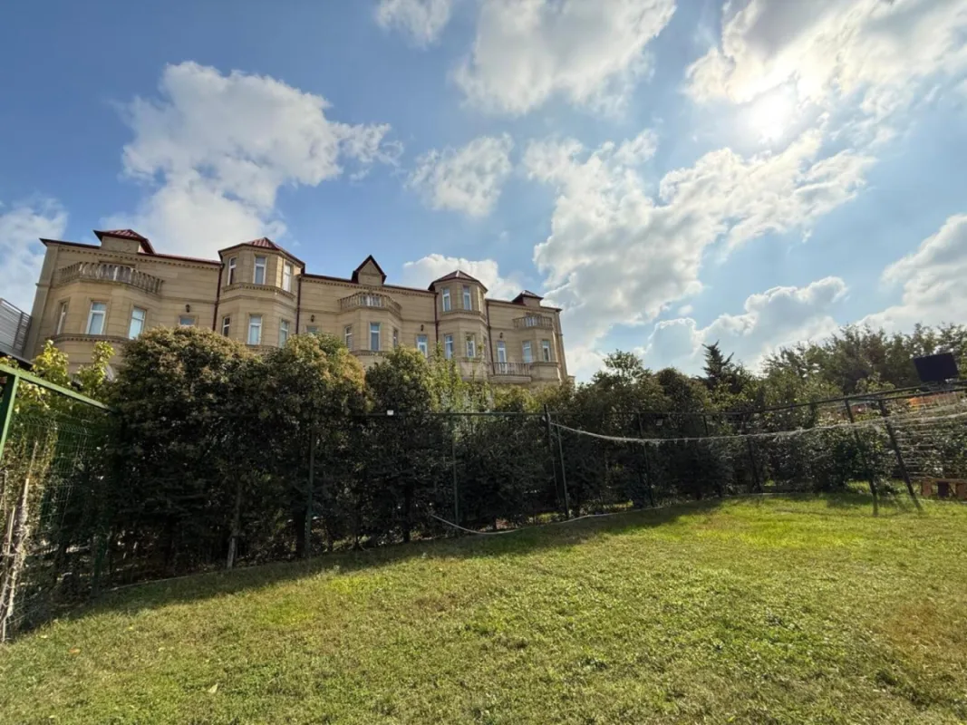 Satılır obyekt 1600 m²