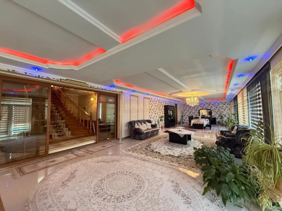 Satılır obyekt 1600 m²