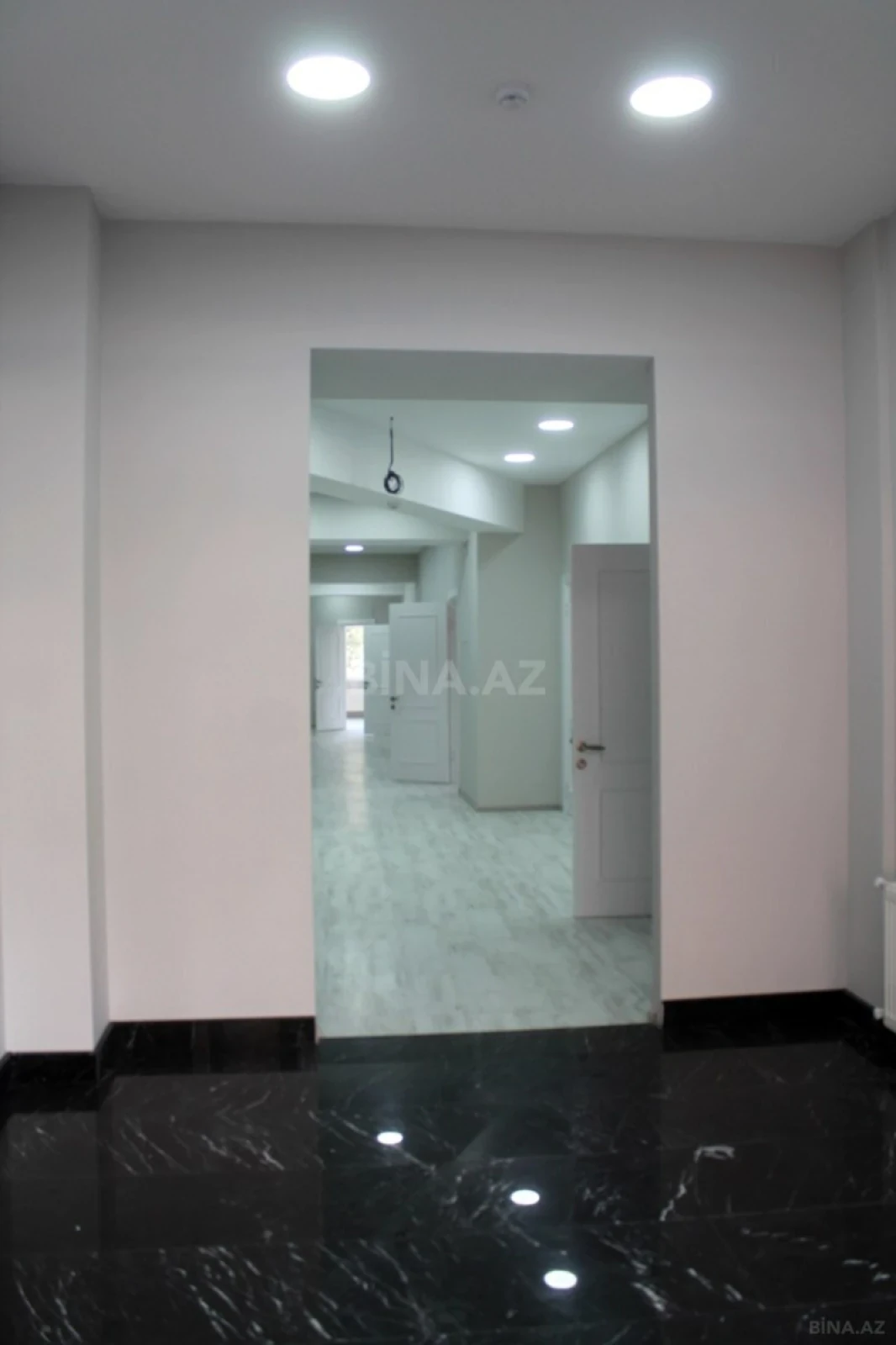 Kirayə verilir 9 otaqlı ofis 380 m²