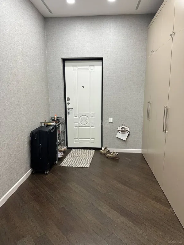 Satılır 3 otaqlı mənzil 104 m²