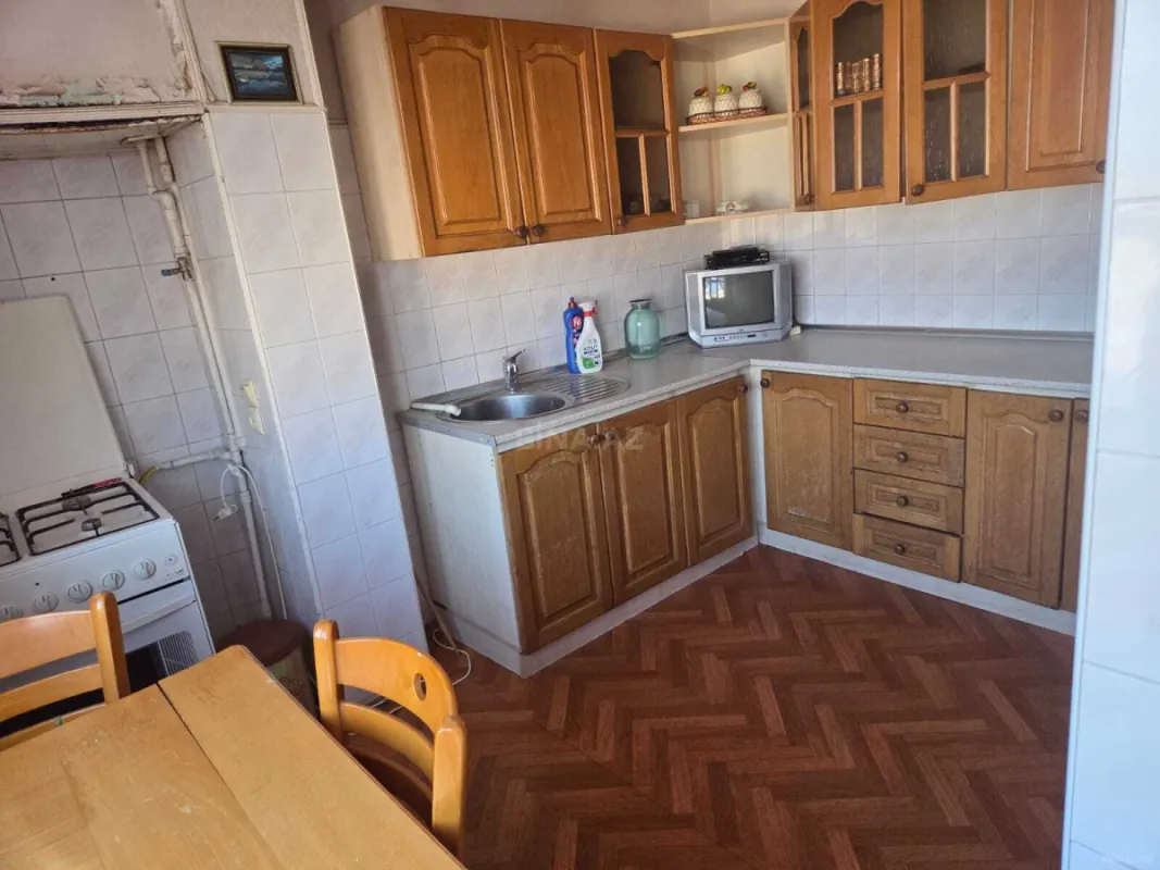 Satılır 4 otaqlı mənzil 100 m²