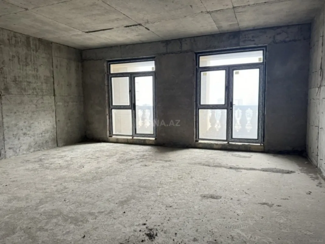 Satılır 4 otaqlı mənzil 235 m²