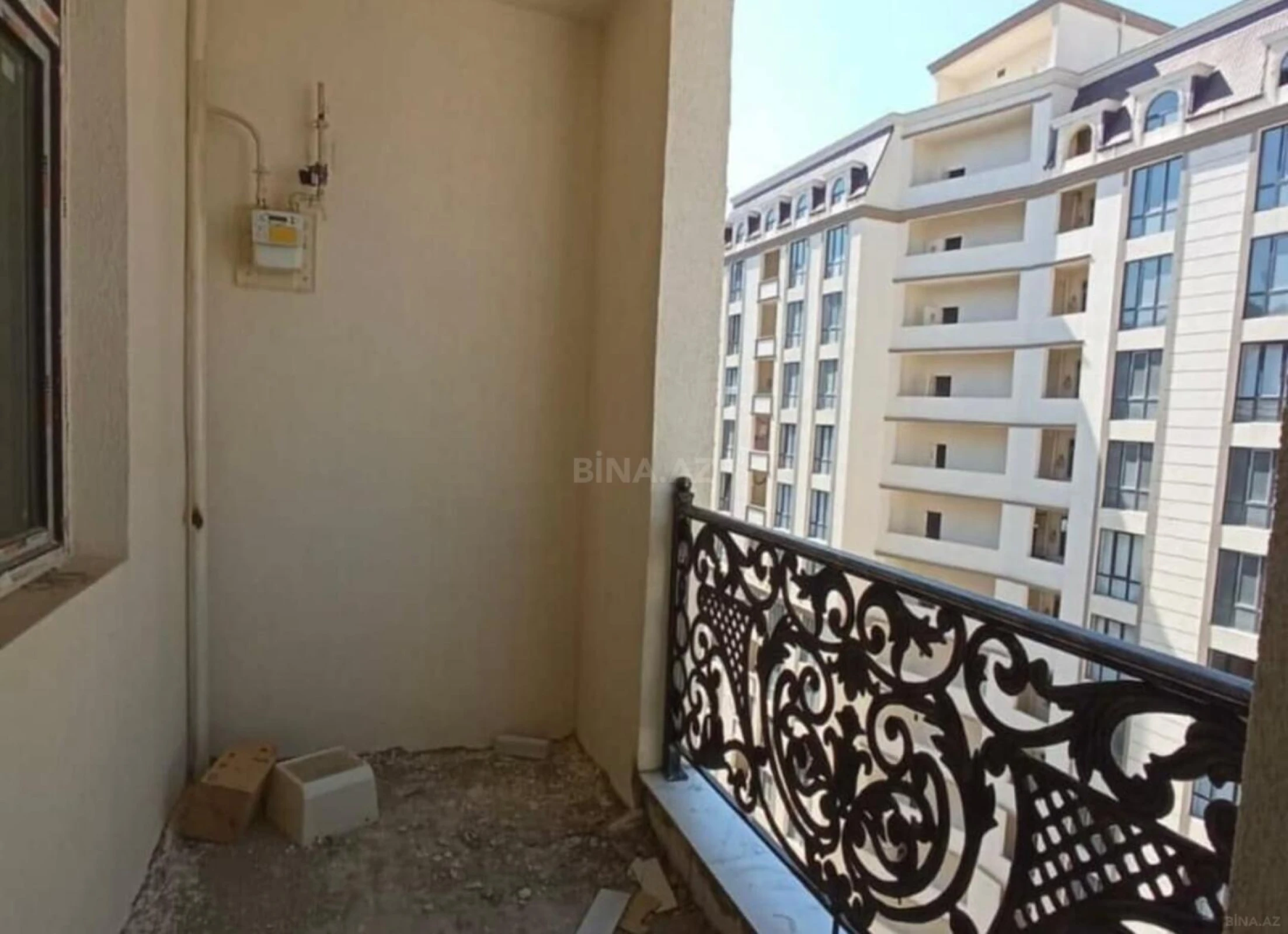 Satılır 4 otaqlı mənzil 235 m²