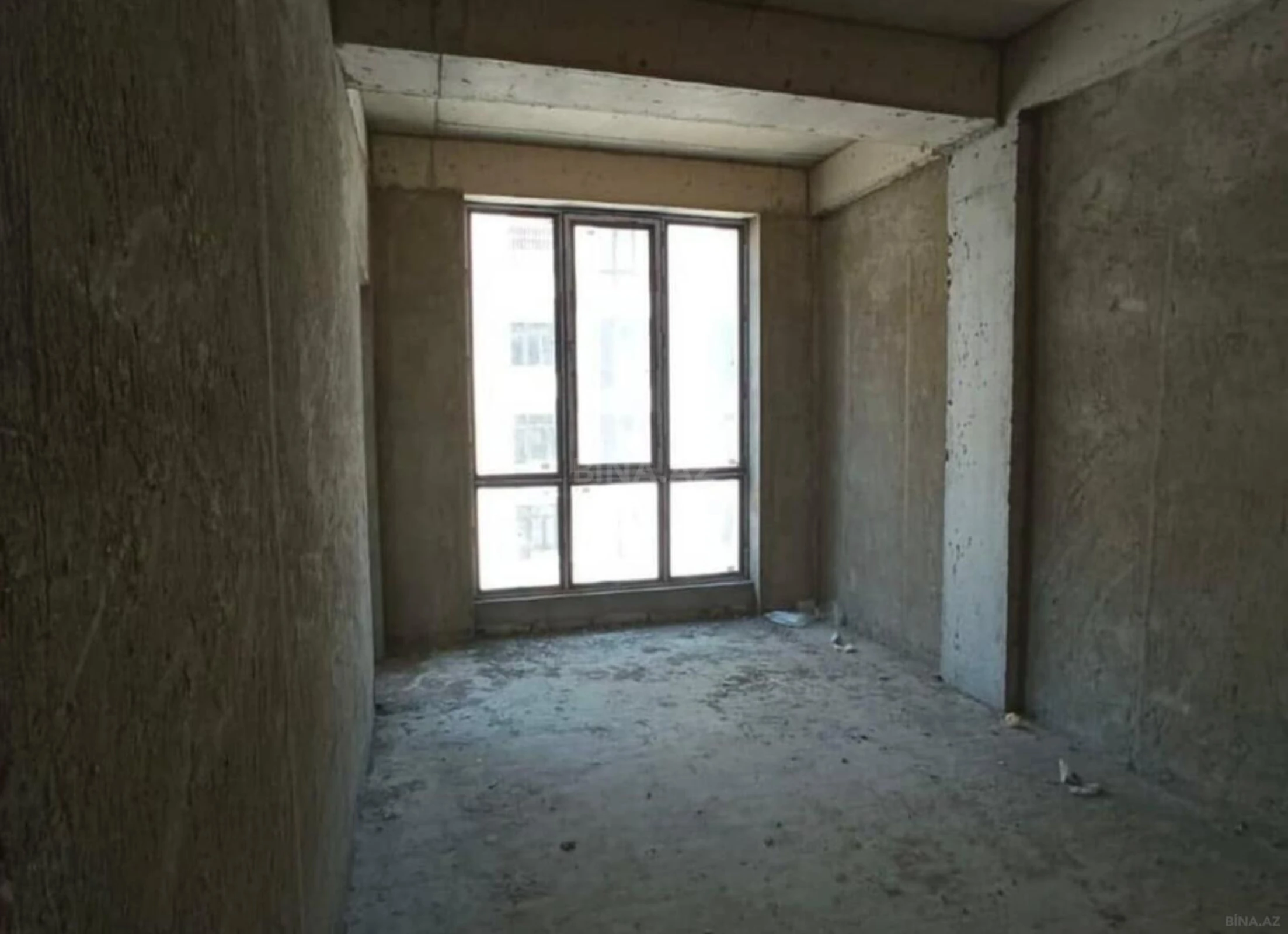 Satılır 4 otaqlı mənzil 235 m²