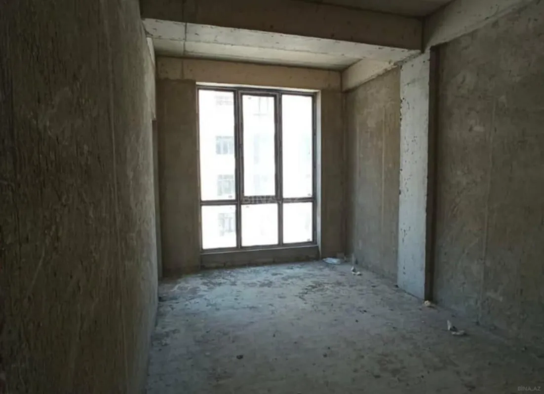 Satılır 4 otaqlı mənzil 235 m²