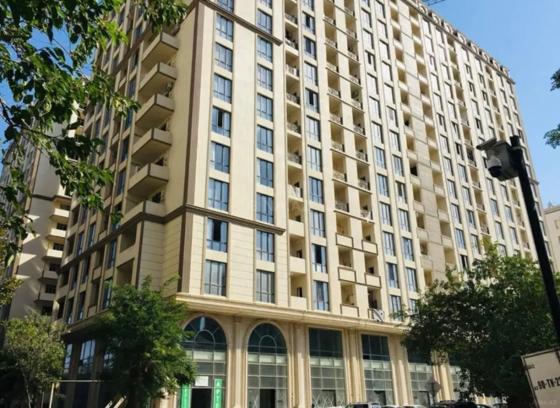 Satılır 4 otaqlı mənzil 235 m²