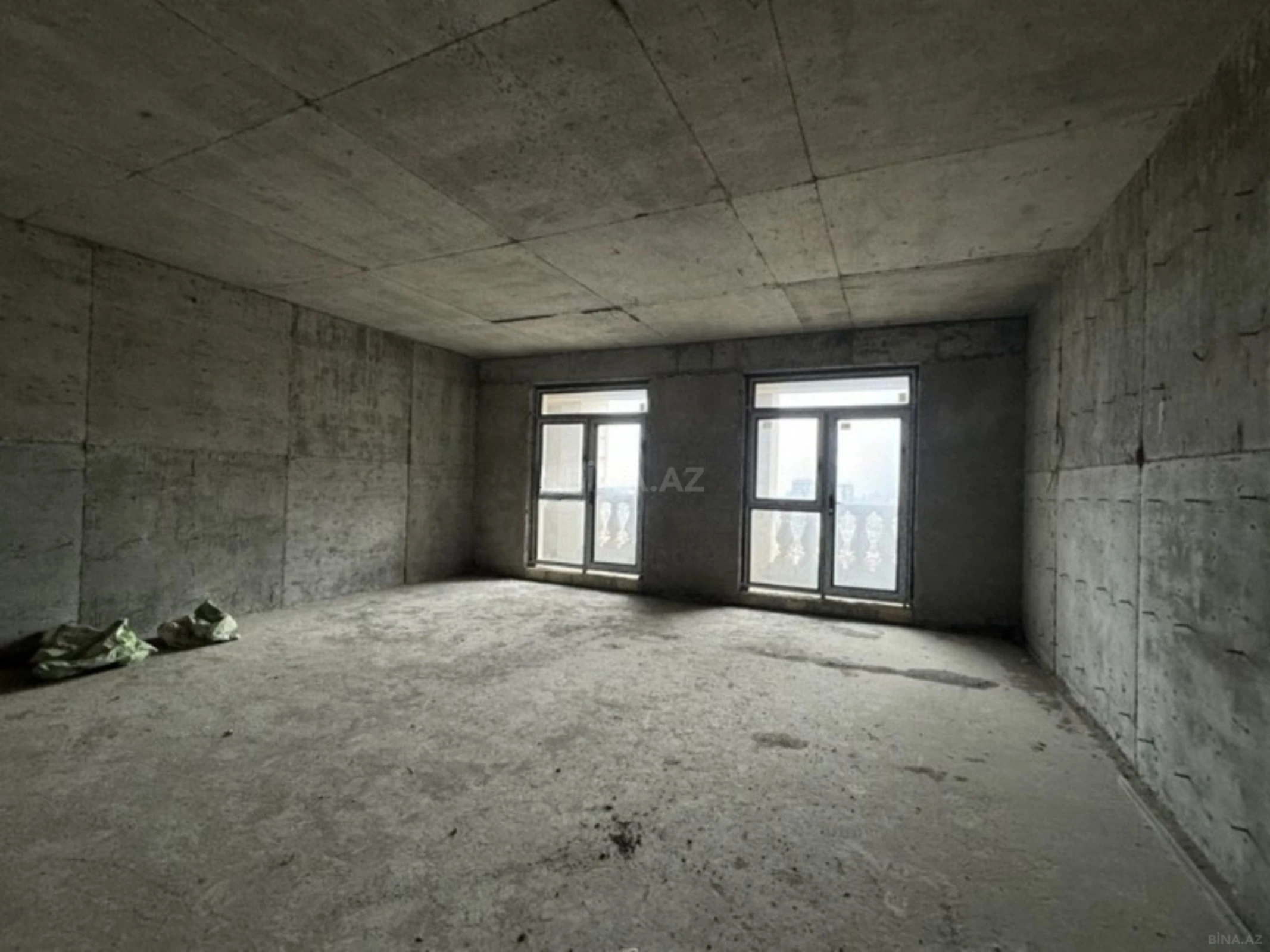 Satılır 4 otaqlı mənzil 235 m²