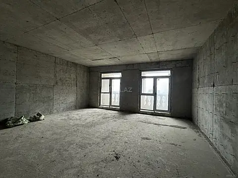 Satılır 4 otaqlı mənzil 235 m²