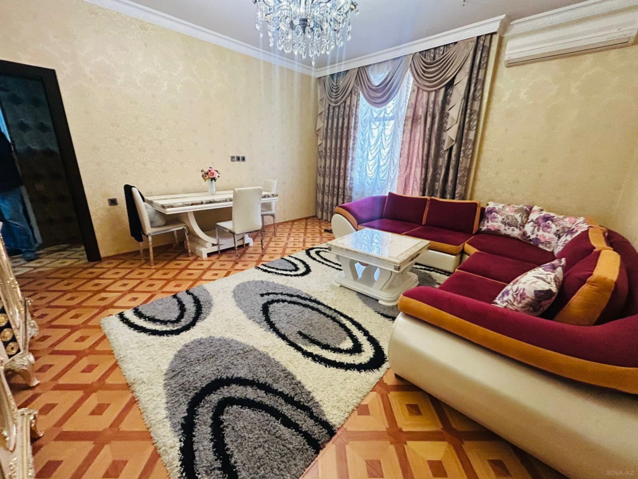 Kirayə verilir 2 otaqlı mənzil 70 m²