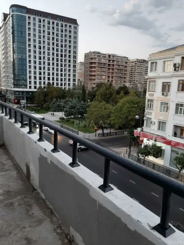 Satılır 3 otaqlı mənzil 93 m²
