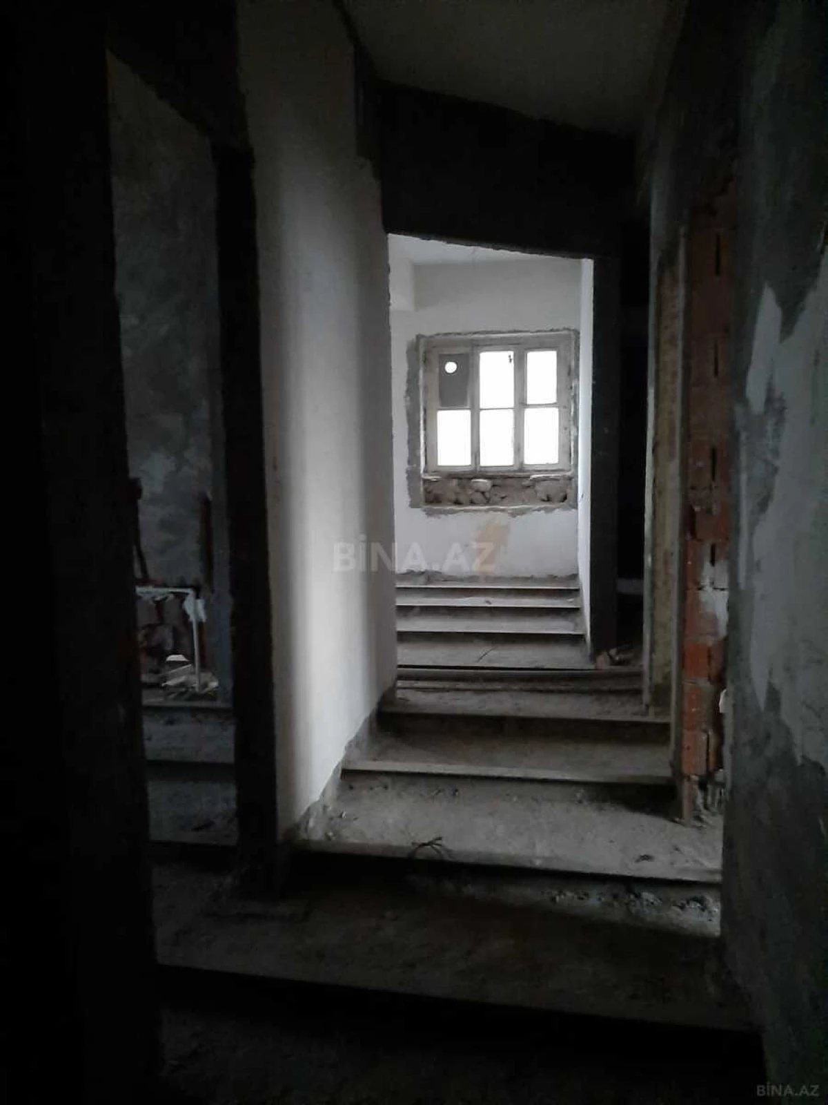 Satılır 3 otaqlı mənzil 93 m²