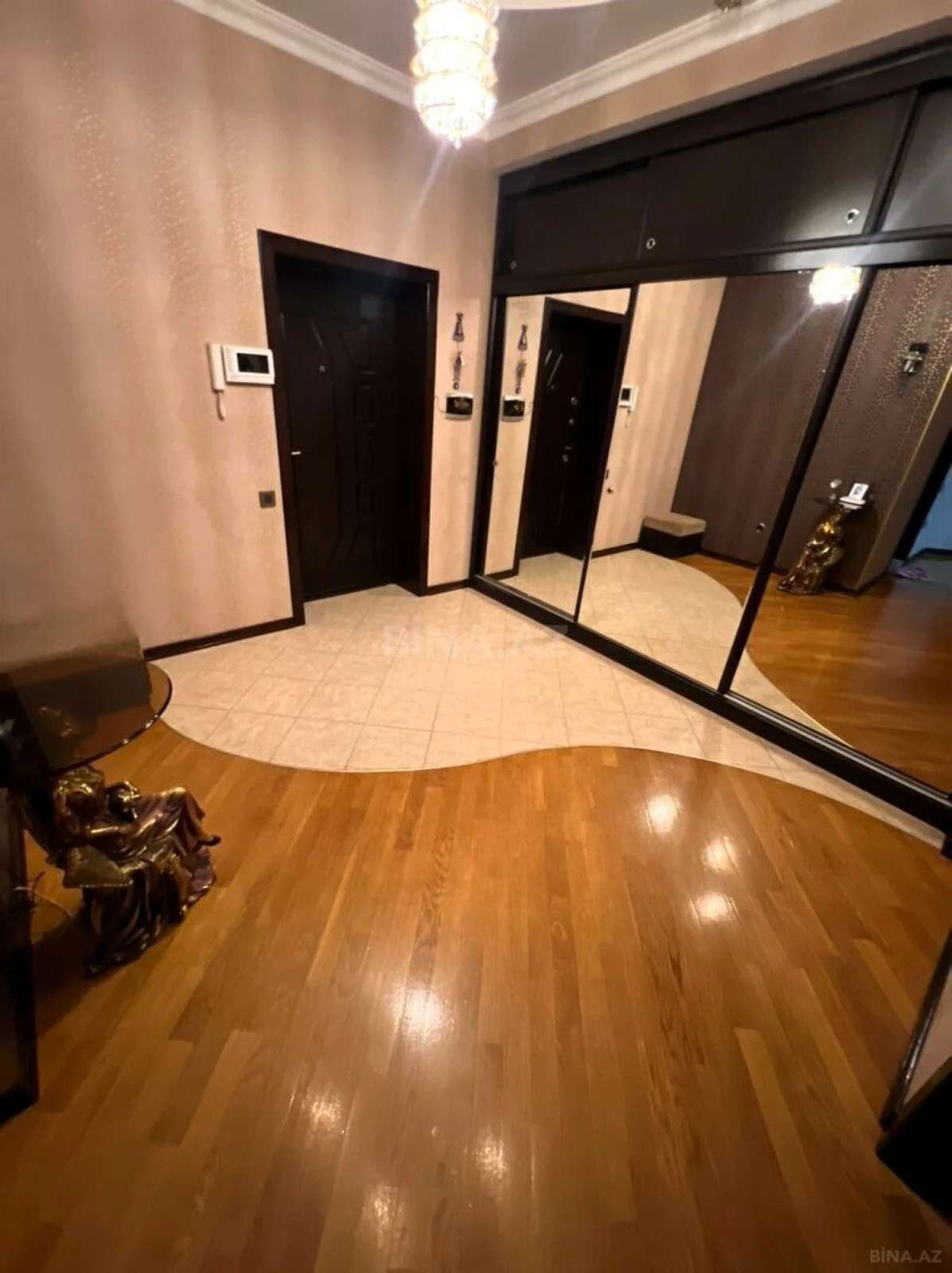 Satılır 3 otaqlı mənzil 120 m²