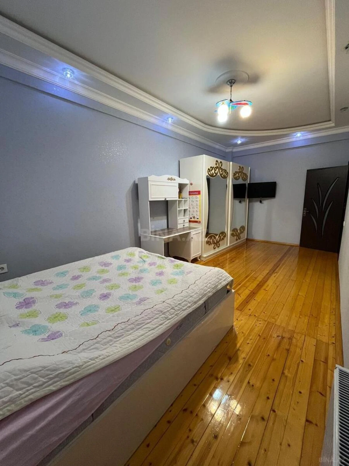 Satılır 3 otaqlı mənzil 155 m²