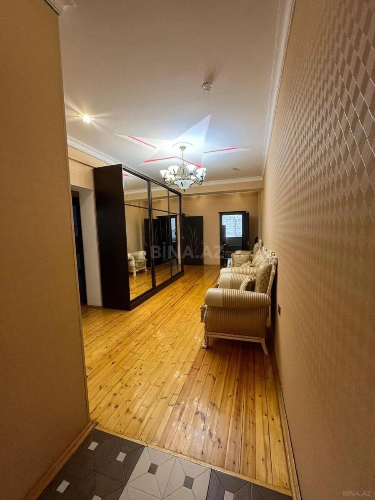 Satılır 3 otaqlı mənzil 155 m²