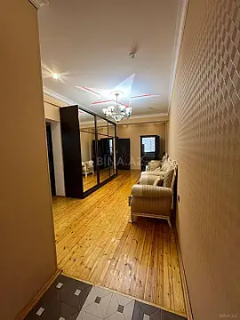 Satılır 3 otaqlı mənzil 155 m²