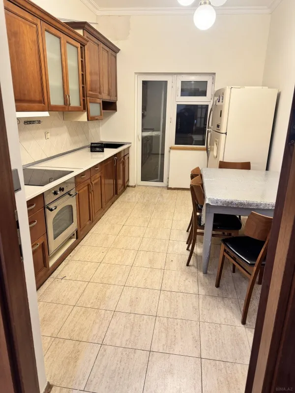 Kirayə verilir 2 otaqlı mənzil 107 m²