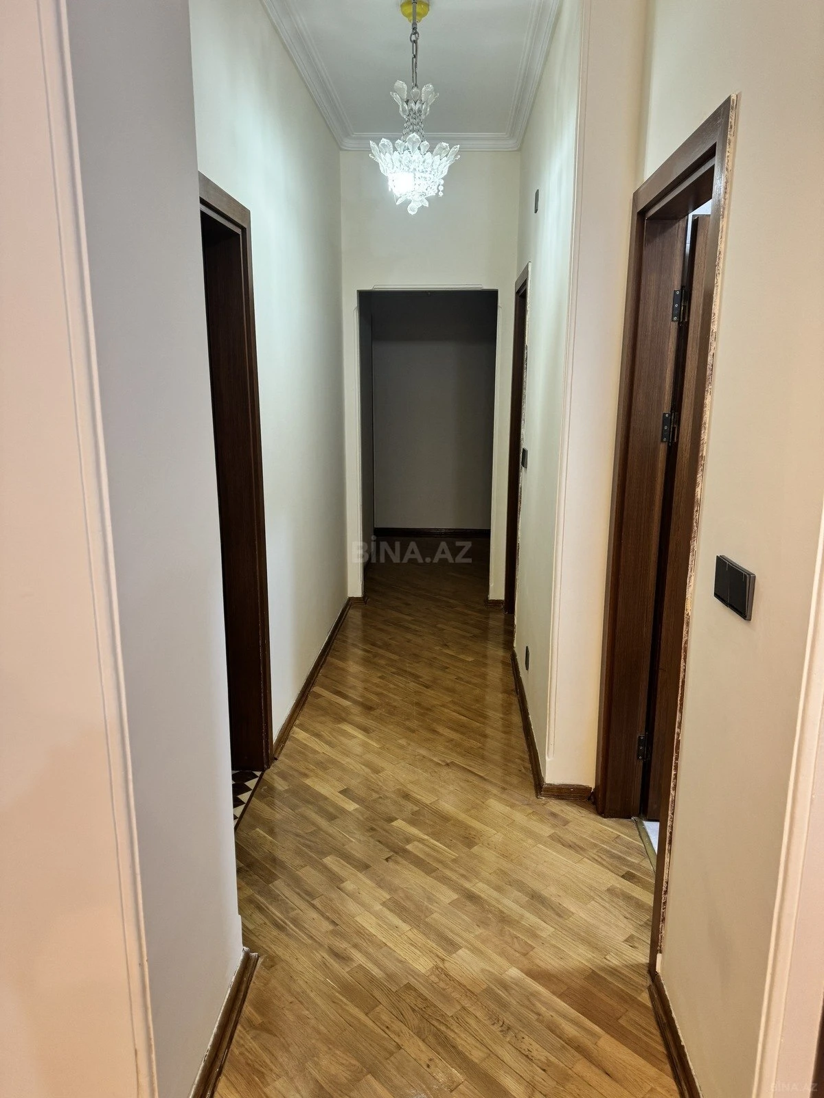 Kirayə verilir 2 otaqlı mənzil 107 m²